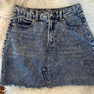 🌻Host Pick☀️💕Wild Fable 1980’s Style jean skirt frayed- Distressed